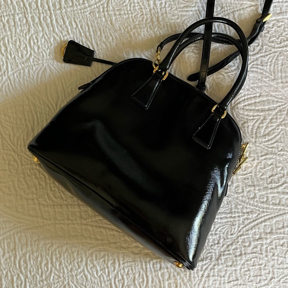 Authentic Prada Saffiano Vernice black satchel bag, detachable strap included - Picture 6 of 8